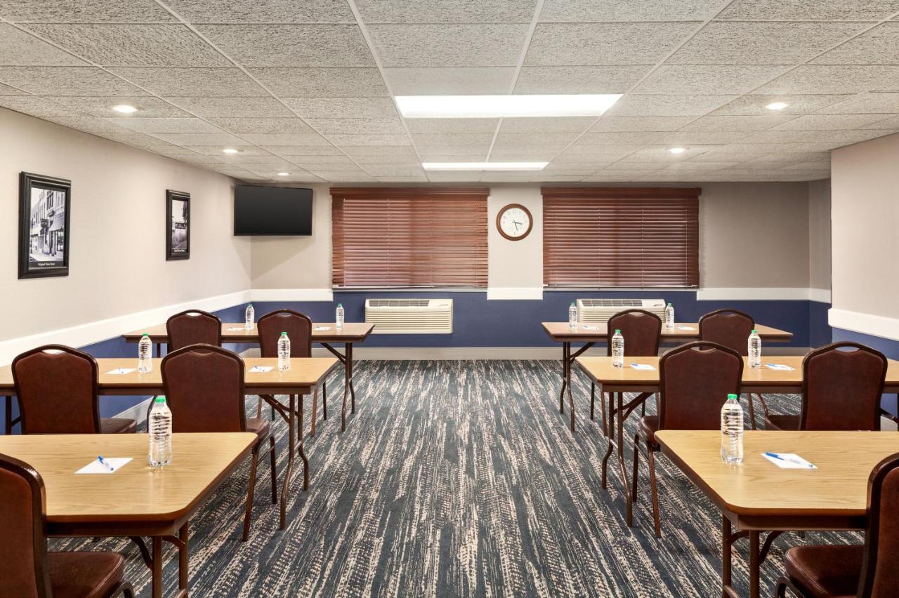 Americinn By Wyndham Sauk Centre Buitenkant foto